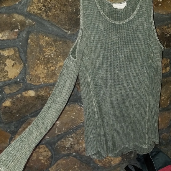 Top - Picture 4 of 4